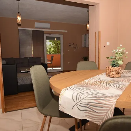 Tomislav Apartment *